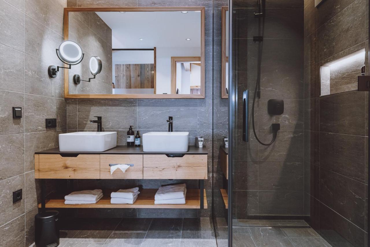 Two-Bedroom Chalet Sauna Bathtub