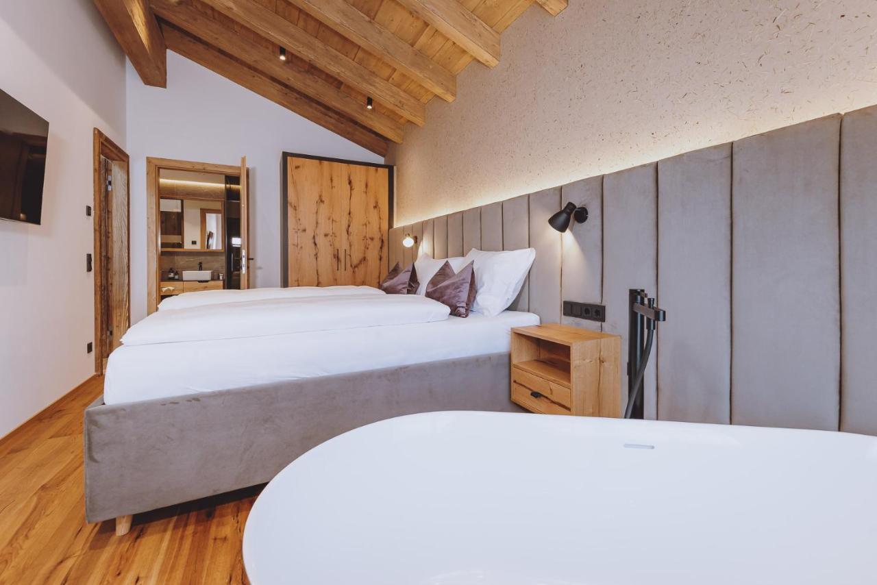 Two-Bedroom Chalet Sauna Bathtub