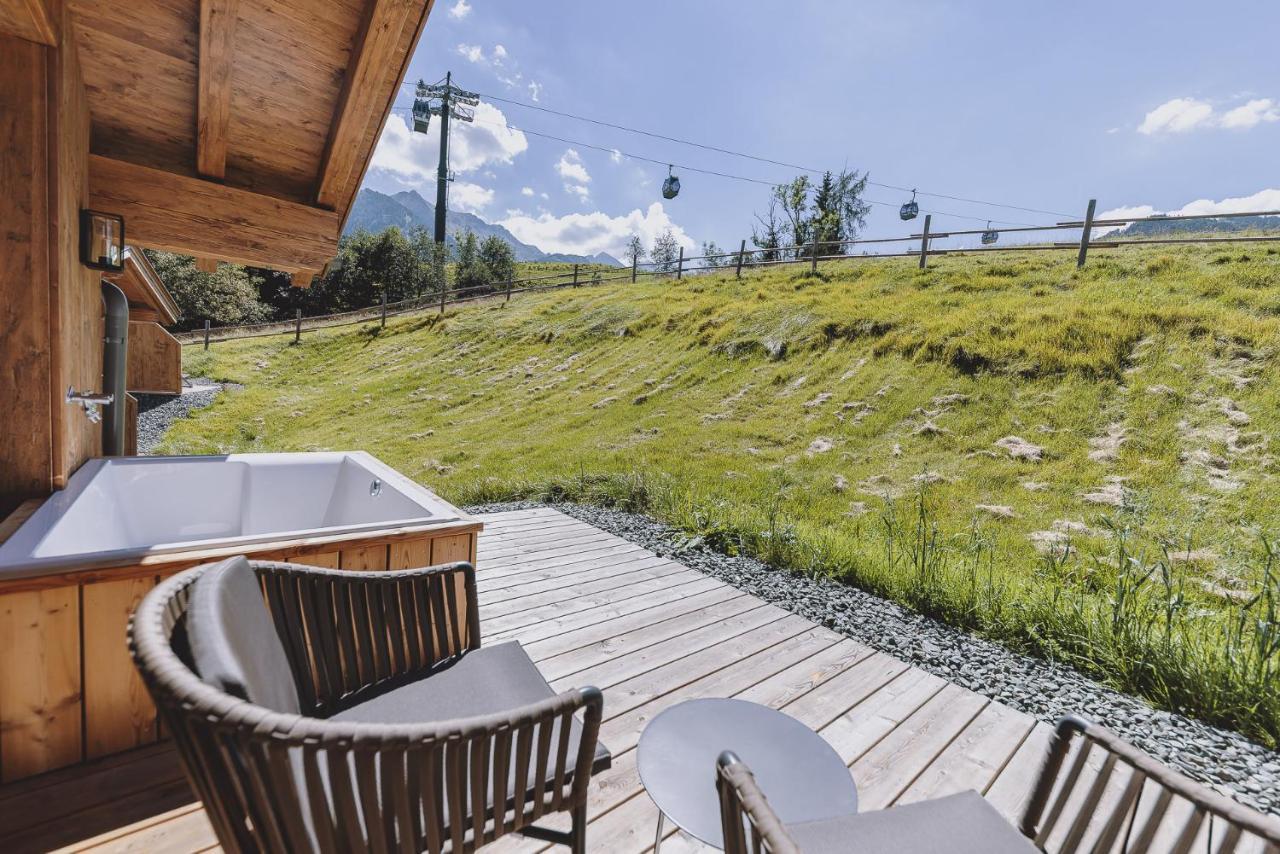 Three-Bedroom Chalet Sauna Outside Bathtub