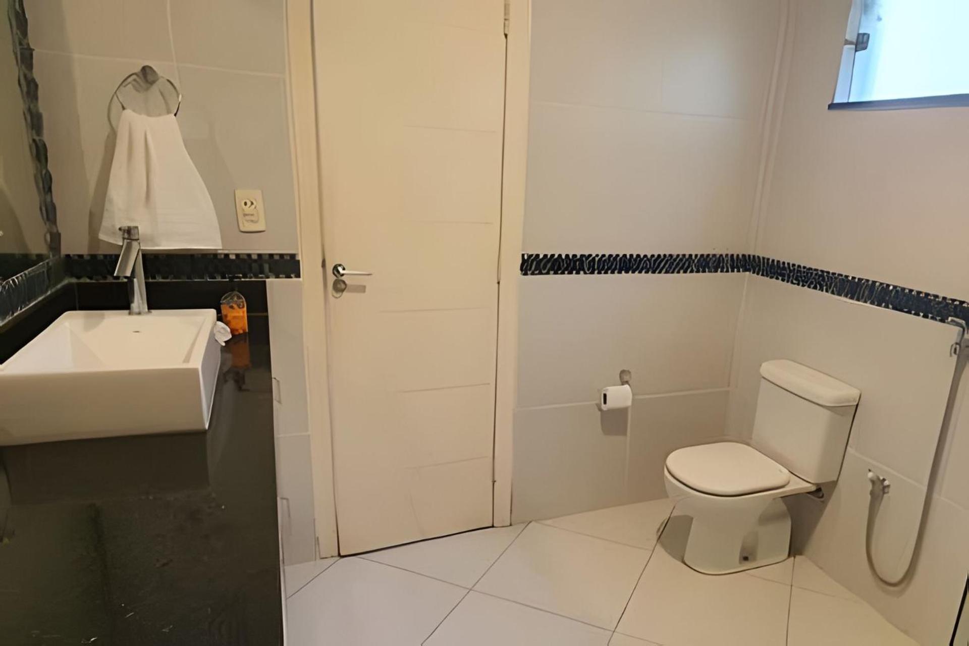 Executive Suite,1612494592:JPEG