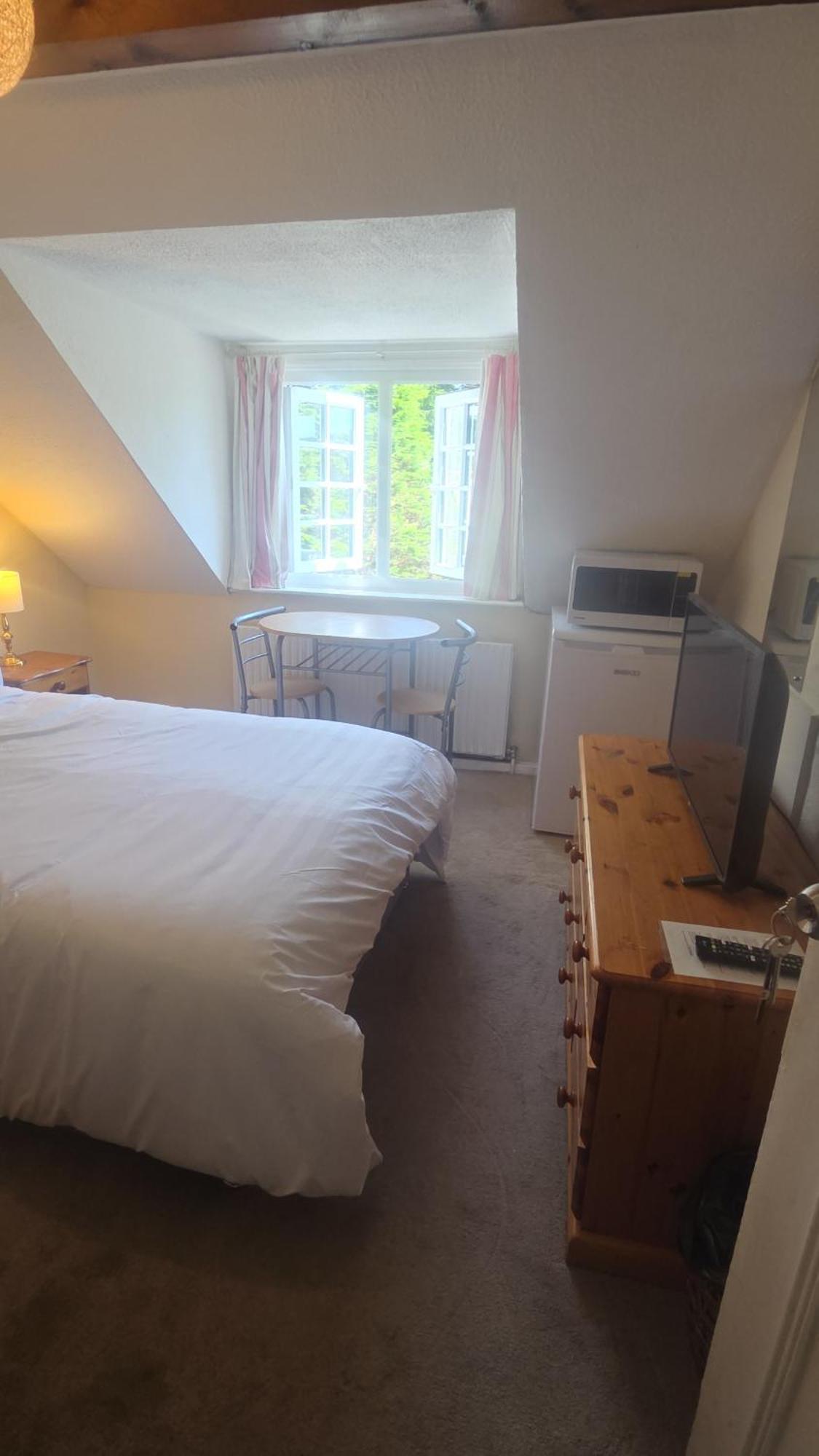 Double Room Private Bathroom