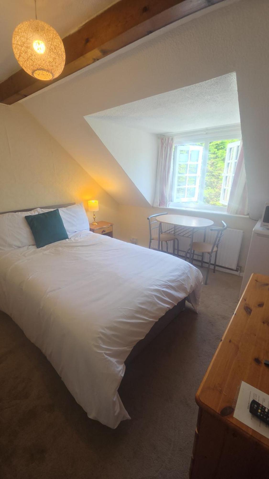 Double Room Private Bathroom