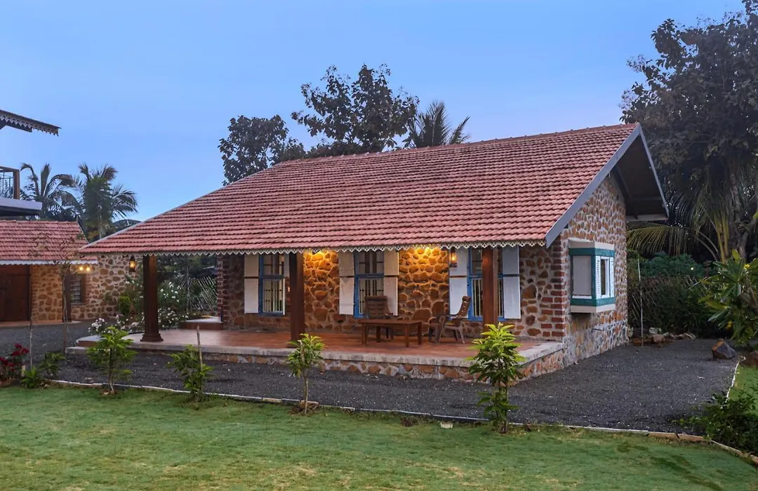 Saffronstays Lake House Bouganvillea: Rustic Lakeside Villa with Pool-1