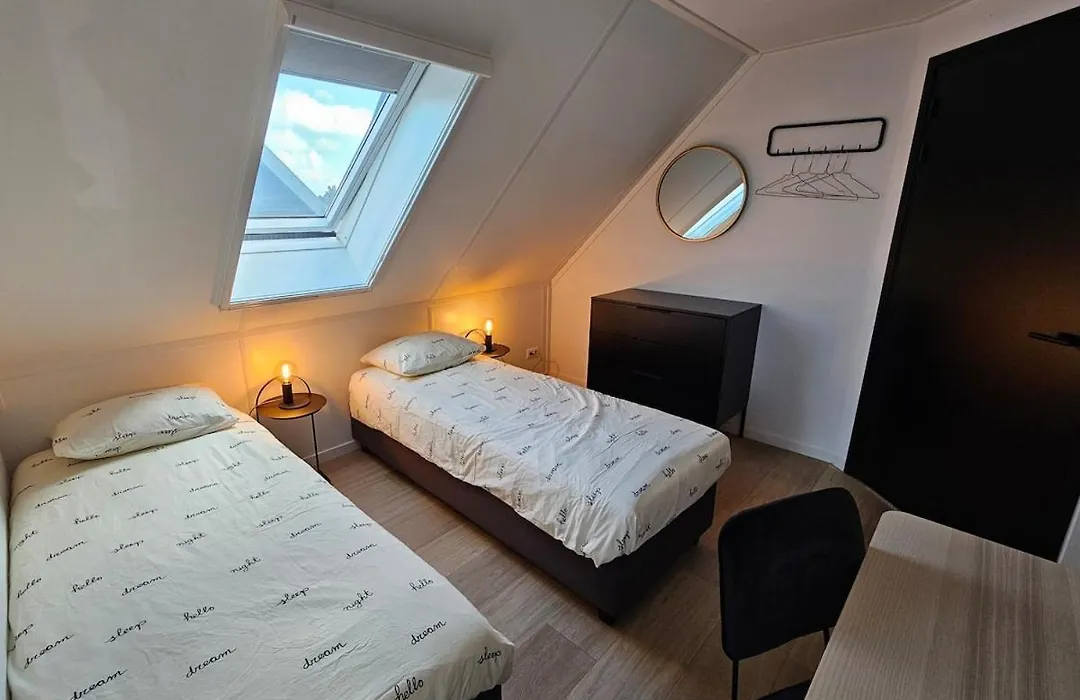 Luxe stijlvolle 8-persoonsvilla aan water&bos-1