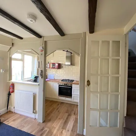 Bolthole Cottage-3