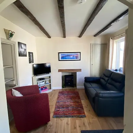 Bolthole Cottage-2