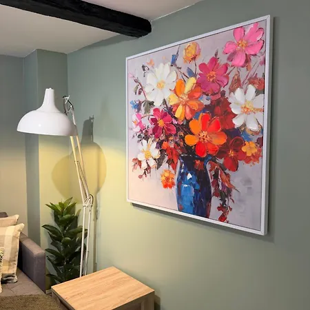 Millers Cottage With Free Allocated Parking-3