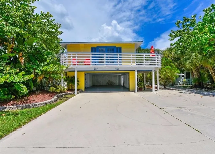 Cheap hotels Banana Cabana By Beachside Management