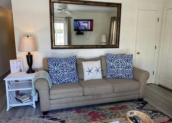 Cheap hotels Banana Cabana By Beachside Management