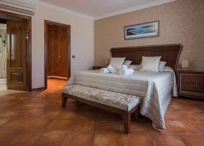Caserío de Aljibillos 5 hab 8 camas 4 baños