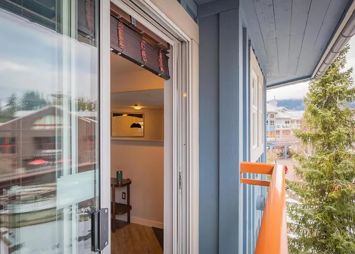 Eagle Lodge By Outpost Whistler