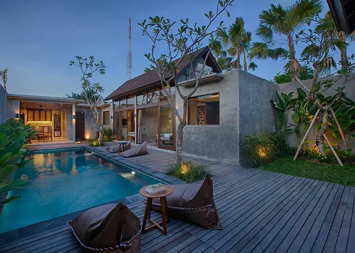 Hotel near College: Taman Dharmawangsa Suites