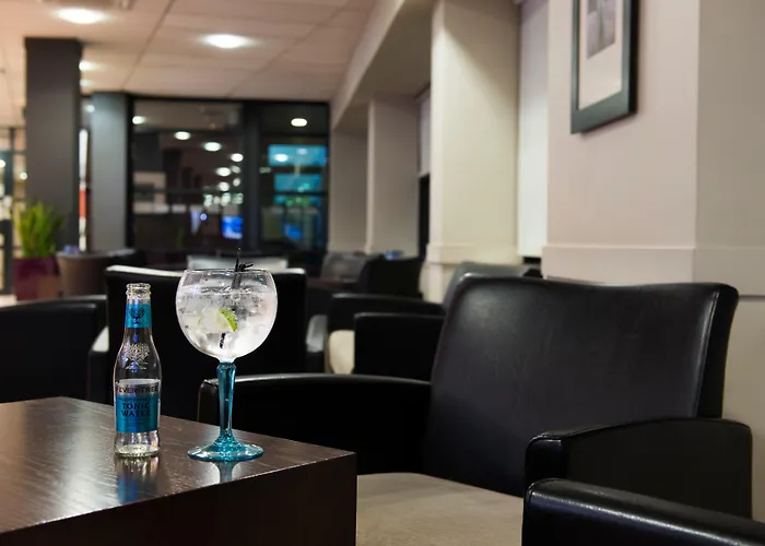 3 star hotel: Holiday Inn Express Swansea East By Ihg