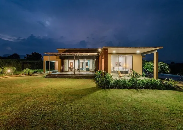Saffronstays Rose Vineyard: Lakefront Pet-Friendly Villa in Nashik