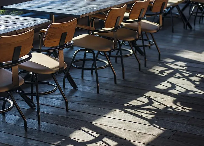 Ping Pong hotel: The Shift