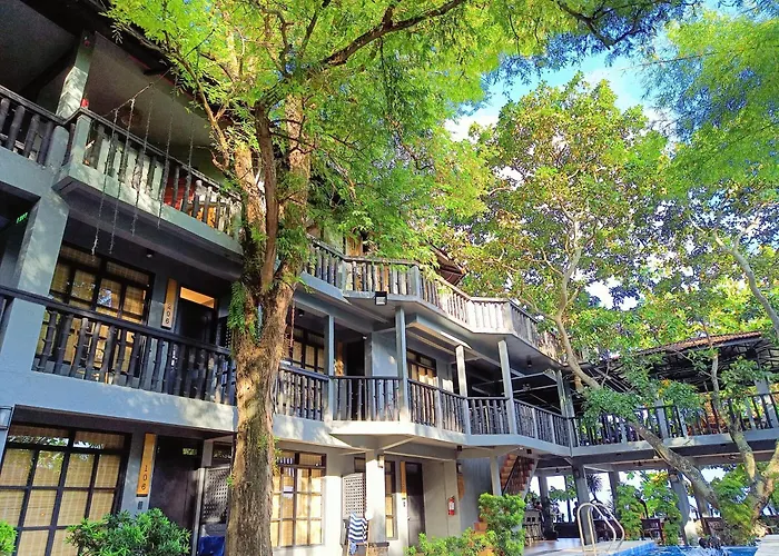 Hotels with a view Henry Taramindu Laiya