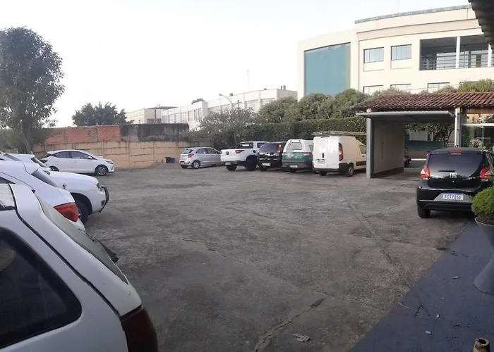 Hotel do aeroporto: Falcon Hotel