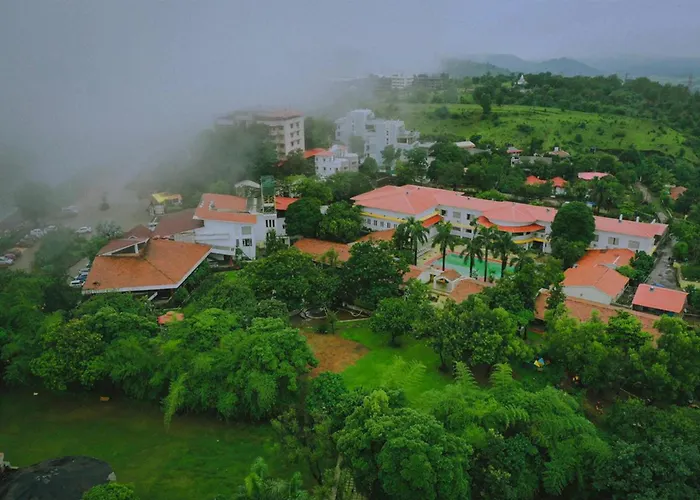 Hotel with Tennis: Manas Lifestyle Resort Igatpuri