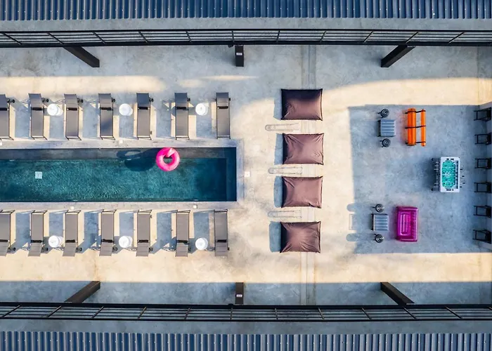 Boxo Diani - Unique Beach Front Container Eco-
