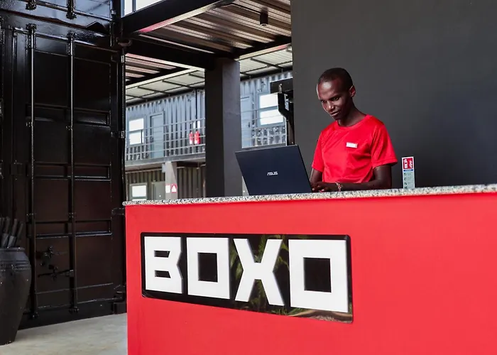 Boxo Diani - Unique Beach Front Container Eco-