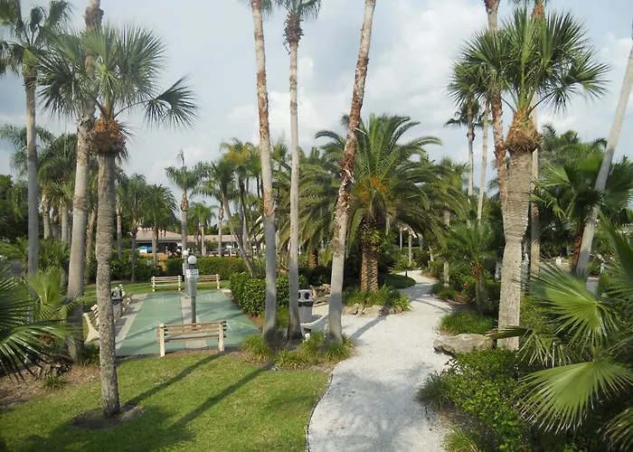 Cheap hotel: The Capri At Siesta