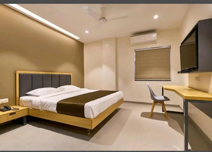 Hotel near College: Elite Inn, Kolhapur