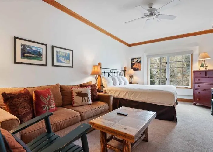 Cheap hotel: The Charter At Beaver Creek D225