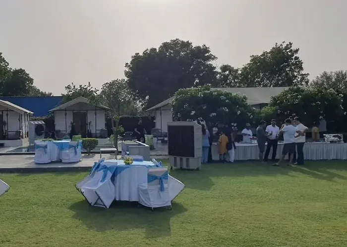 Luxury Farmhouse In Chhatarpur With Pool