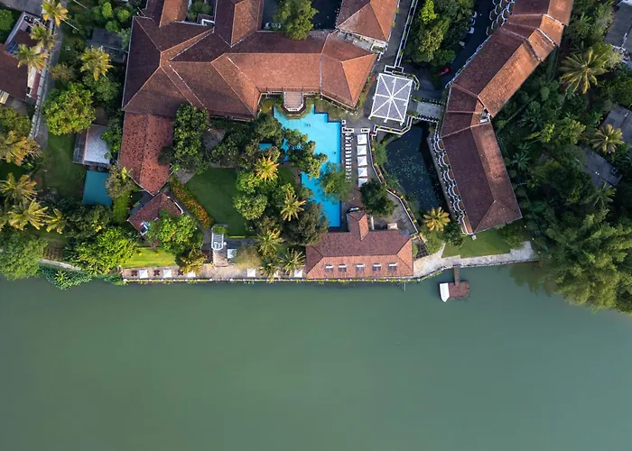 Hotels with tennis Mahaweli Reach