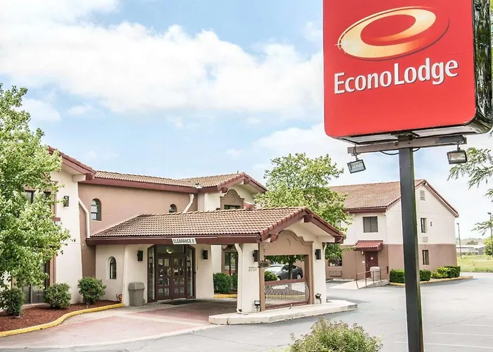 Pet Friendly hotel: Econo Lodge Kalamazoo Near Wings Stadium
