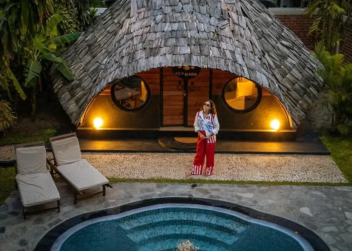  Igabara Hobbit House