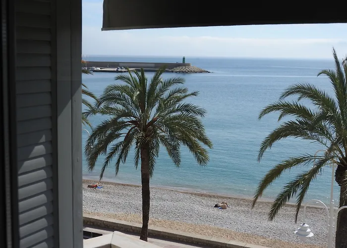 The Beach House Studios & Suites