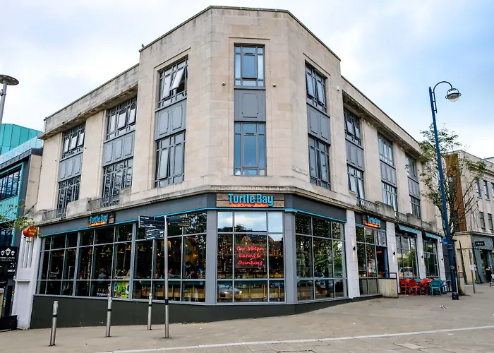 Pets Allowed Hotel Cwtsh Central Swansea, Social & Modern, Near Train Station